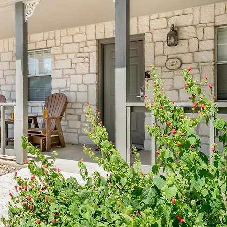 Apartamento Main Street Retreat #14 - King Bed, On Main St, Shared Hot Tub & Pool